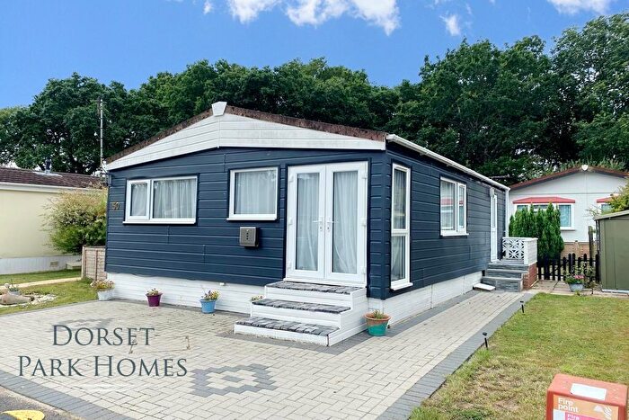 2 Bedroom Park Home For Sale In Gladelands Park, Ringwood Road, Ferndown, Dorset, BH22