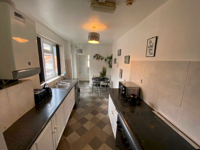 2 Bedroom Apartment To Rent In Alfreton Road, Nottingham, NG7