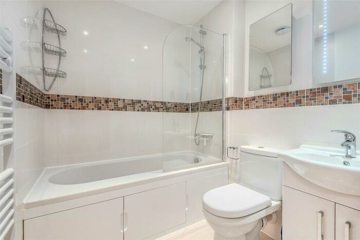 2 Bedroom Apartment To Rent In The Meridian, Kenavon Drive, Reading, Berkshire, RG1