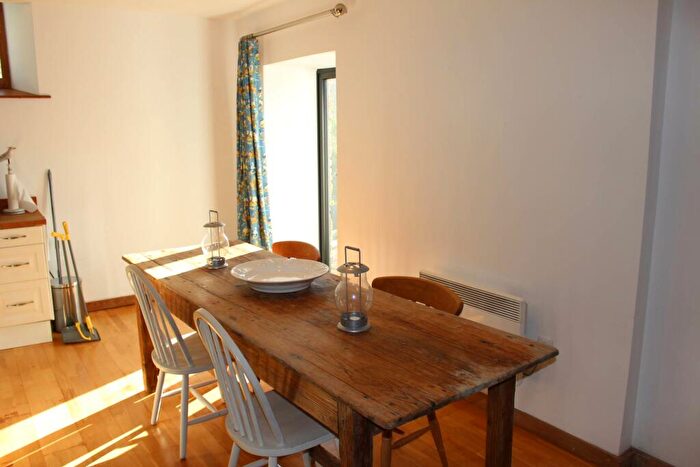 2 Bedroom Cottage To Rent In The Retreat, Frome, BA11