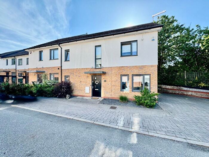3 Bedroom Semi-Detached House For Sale In Someries Hill, Luton, LU2