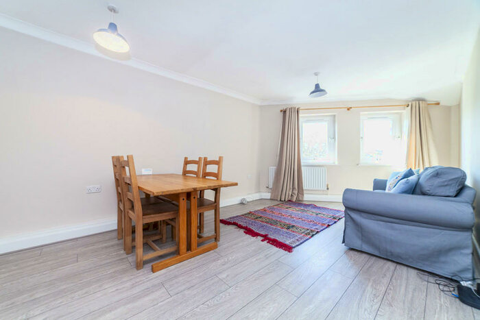 2 Bedroom Flat To Rent In Milner Court, Colegrove Road, London, SE15