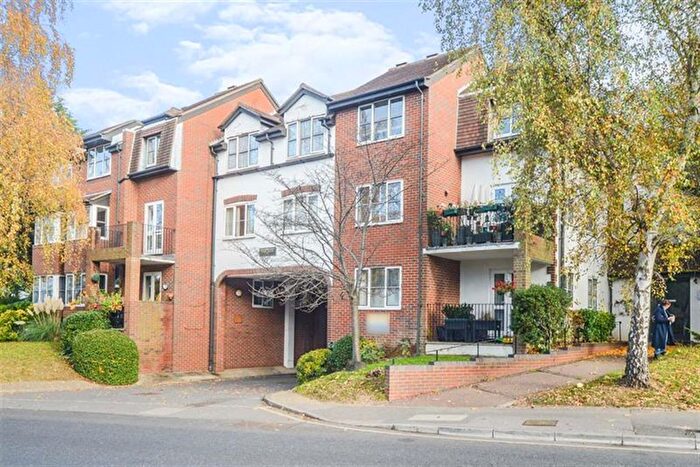 1 Bedroom Flat To Rent In Alexandra Lodge, Weybridge, KT13