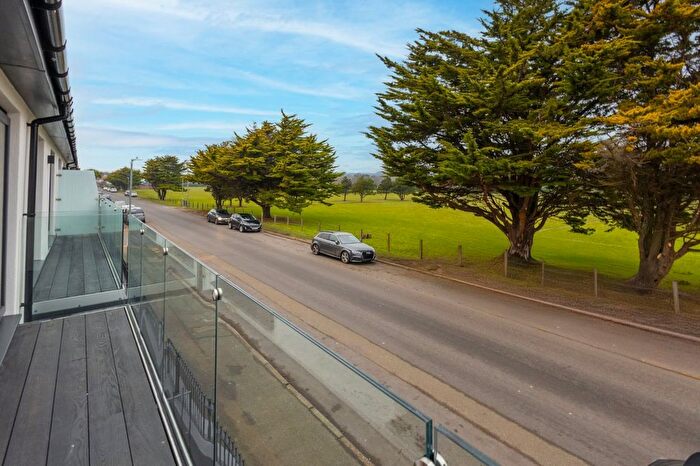 2 Bedroom Flat For Sale In South Road, Hythe, Kent, CT21