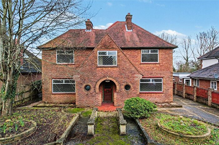 3 Bedroom Detached House For Sale In West Ridge, Hogs Back, Seale, Farnham, GU10