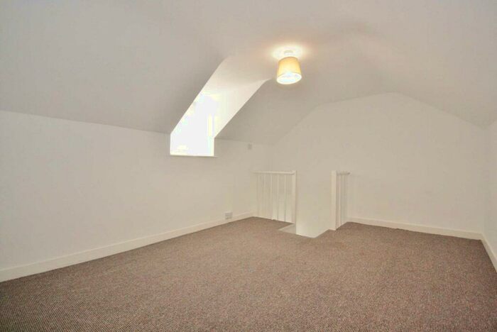 4 Bedroom Terraced House To Rent In Four Bedroom House- Oxford Rd, Reading, RG30