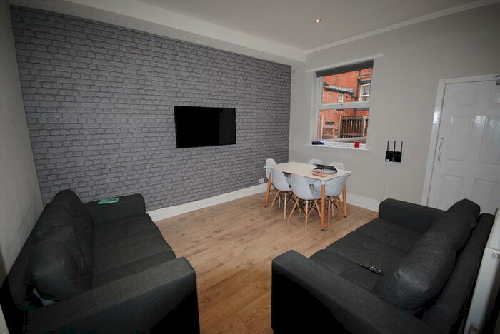 5 Bedroom Terraced House To Rent In Manor Drive, Hyde Park, Leeds, LS6