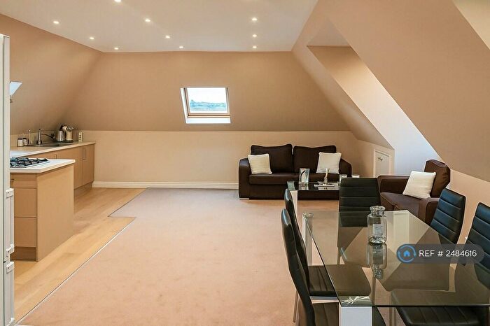 2 Bedroom Flat To Rent In Alba Court, London, NW11