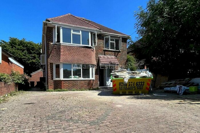 6 Bedroom Detached House To Rent In Mays Close, Reading, RG6