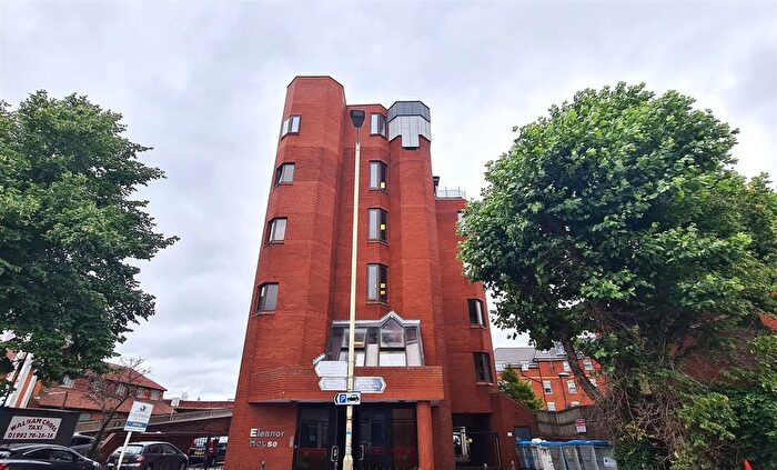 2 Bedroom Flat To Rent In Eleanor House, Waltham Cross, EN8