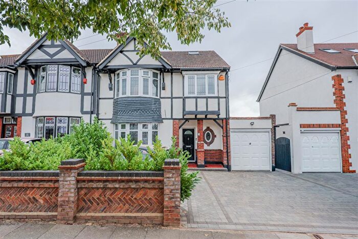 5 Bedroom Semi-Detached House To Rent In Thames Drive, Leigh-On-Sea, SS9