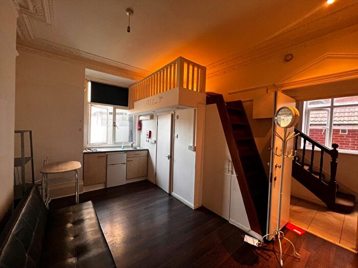 Studio To Rent In Kenton Road, Harrow, Greater London, HA1