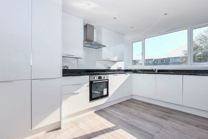 2 Bedroom Apartment To Rent In Windsor, SL4