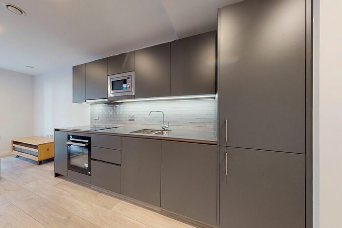 Studio To Rent In New Lion Way, London, SE17