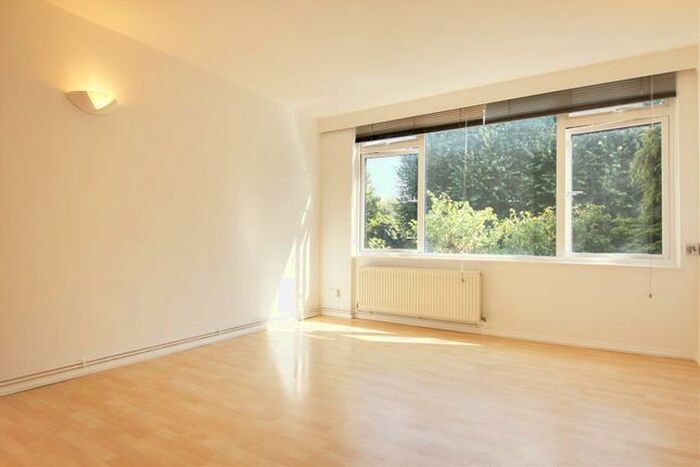 Studio To Rent In Putney Hill, London, SW15