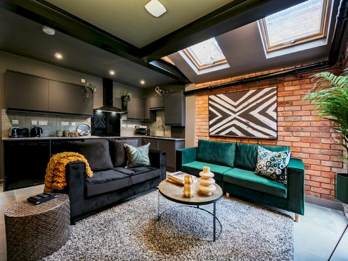 Studio To Rent In Reservoir Road Studios, Edgbaston, Birmingham, West Midlands, B16