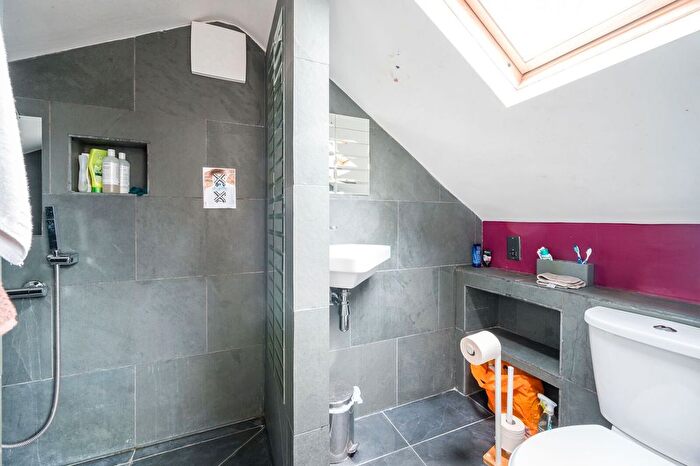 4 Bedroom End Of Terrace House For Sale In Larcom Street, Walworth, London, SE17
