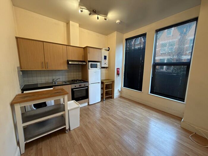 2 Bedroom Apartment To Rent In Fairbridge Road, London, N19