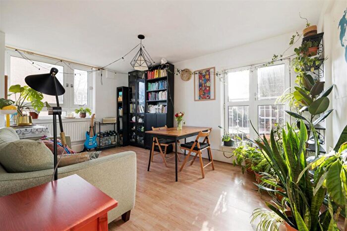 2 Bedroom Flat For Sale In Approach Road, Bethnal Green, E2