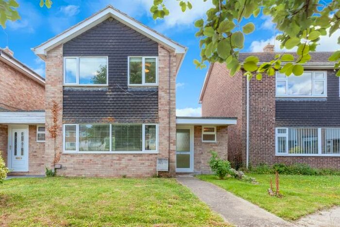 3 Bedroom House To Rent In Farmers Close, Witney, OX28