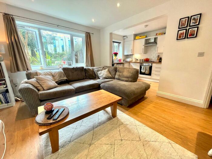 2 Bedroom Ground Flat To Rent In Barons Court, Poole Road, BH12