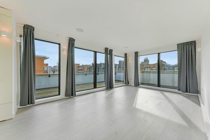 2 Bedroom Flat To Rent In Loftus Road, London, W12