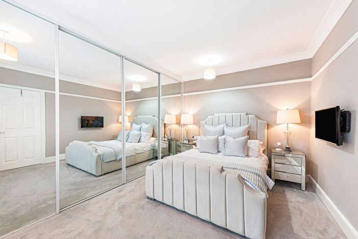 4 Bedroom Detached House For Sale In Clarence Crescent, Sidcup, DA14