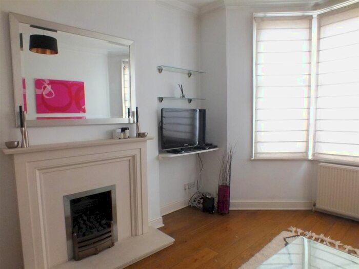2 Bedroom Flat To Rent In Constantine Road, London, NW3