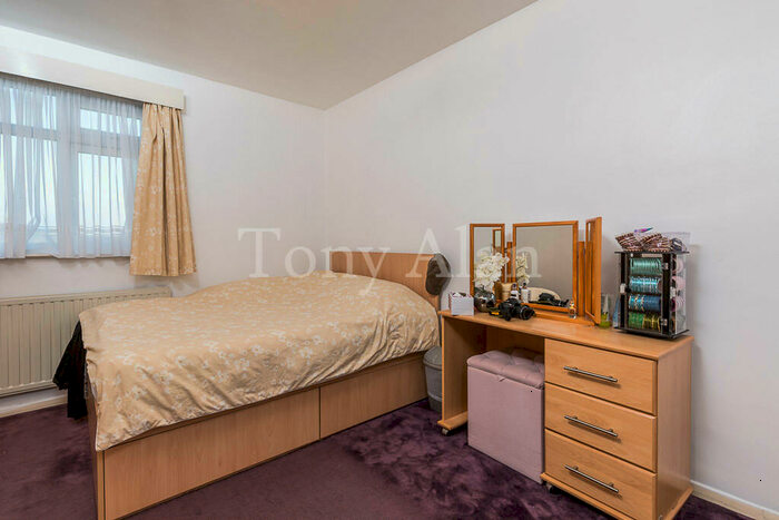 4 Bedroom End Of Terrace House To Rent In Colton Gardens, London, N17