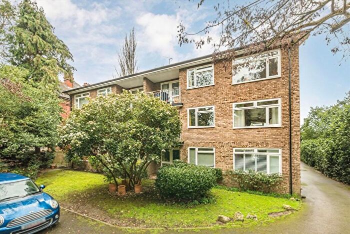 1 Bedroom Flat For Sale In Upper Brighton Road, Surbiton, KT6