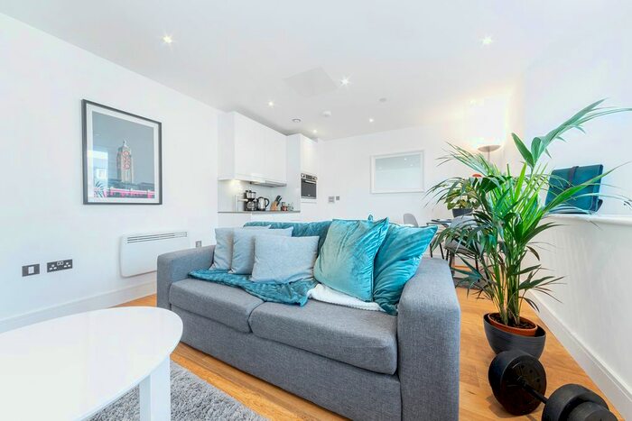 1 Bedroom Flat To Rent In Skyline, - High Street, Slough, SL1