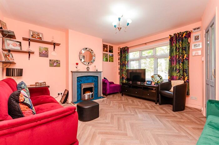 3 Bedroom Semi-Detached House For Sale In Hill Rise, Dartford, Kent, DA2