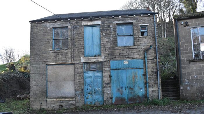 4 Bedroom Link Detached House For Sale In Tong Park Street, Baildon, BD17