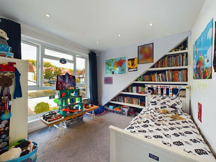 5 Bedroom Semi-Detached House For Sale In St. Andrews Road, Coulsdon, CR5