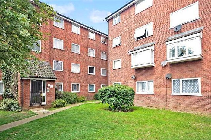 1 Bedroom Flat To Rent In Gurney Close, Barking, IG11