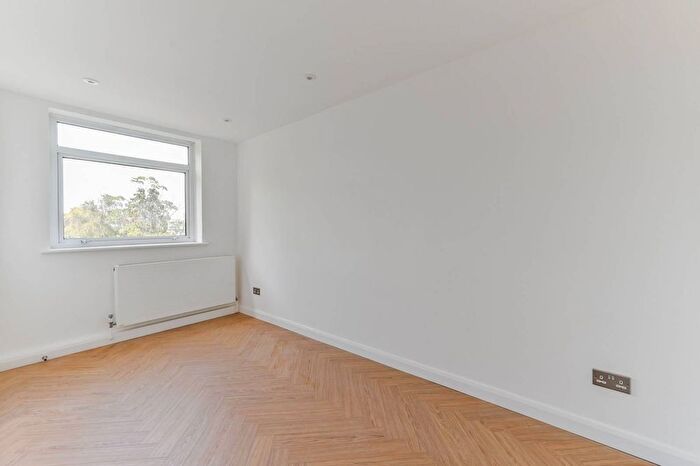 2 Bedroom Flat To Rent In Kenley House, East Croydon, Croydon, CR0