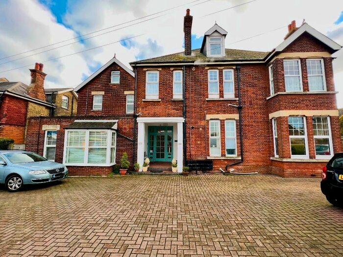 2 Bedroom Flat To Rent In Flat, Granville Court, Dover Road, Walmer, Deal, CT14