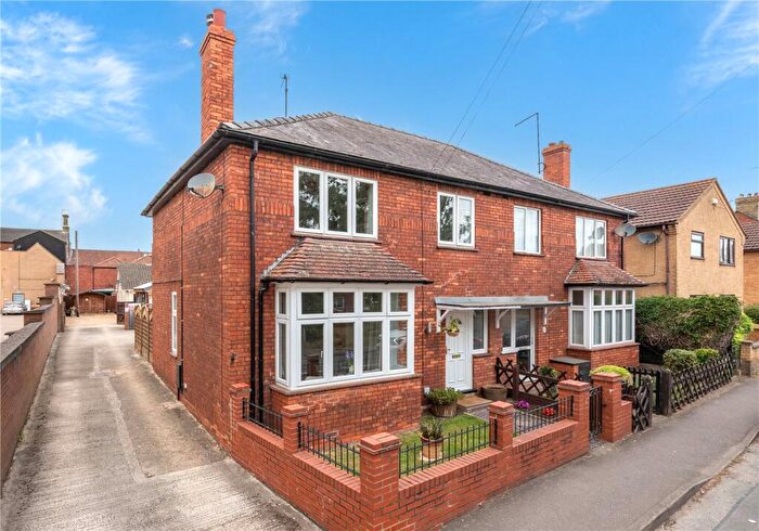 3 Bedroom Semi-Detached House For Sale In Meadowgate, Bourne, Lincolnshire, PE10