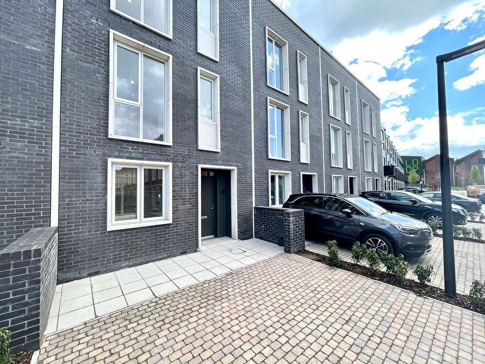 4 Bedroom Town House For Sale In South Loop Park, Birmingham, B16
