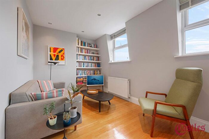 1 Bedroom Flat For Sale In Samson House, Brooksby's Walk, London, E9