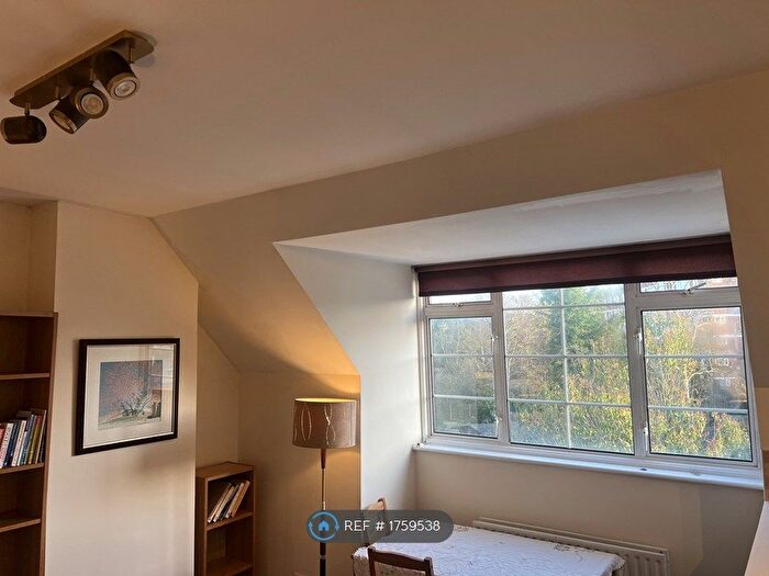 2 Bedroom Flat To Rent In Lydford Road, London, NW2