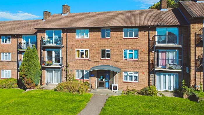 2 Bedroom Flat For Sale In Bennetts End Road, Hemel Hempstead, HP3