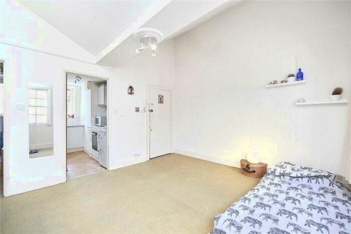 Flat To Rent In Parkway, Camden Town, London, NW1