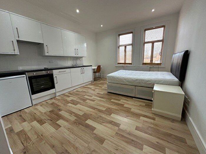 Studio To Rent In Fordwych Road, London, NW2