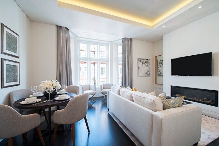 2 Bedroom Flat To Rent In Green Street, Mayfair, London, W1K