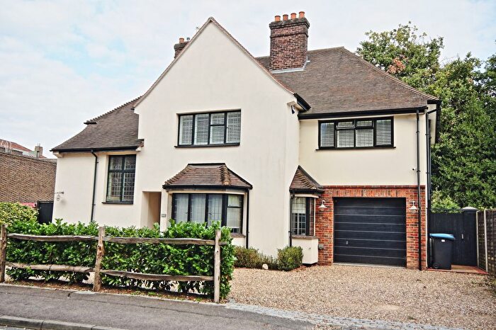 5 Bedroom Detached House To Rent In White Rose Lane, Woking, GU22