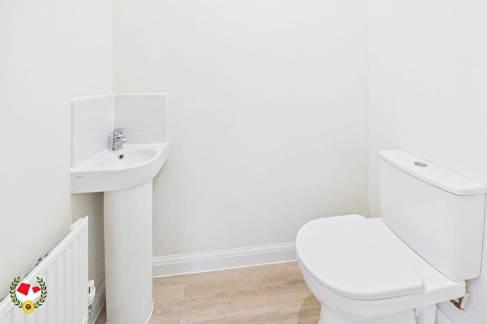 4 Bedroom Detached House For Sale In Ashchurch, Tewkesbury, GL20 - Photo 8