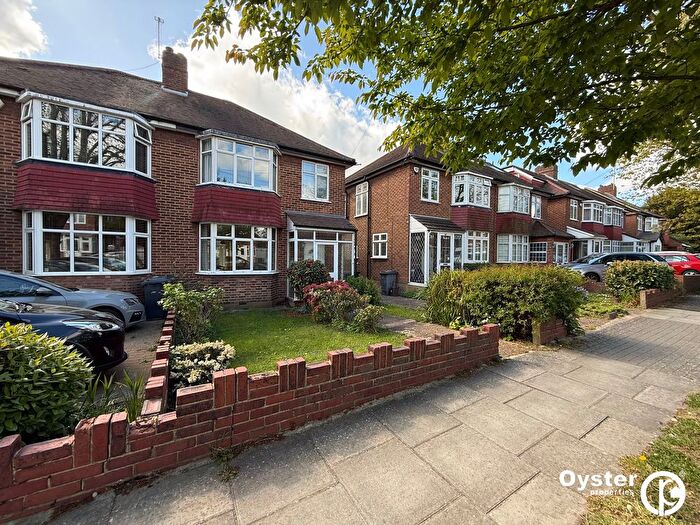 3 Bedroom Semi Detached House For Sale In Bawtry Road, London, N20
