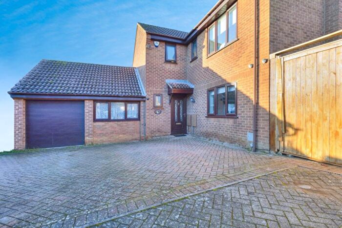 4 Bedroom Detached House For Sale In Aviemore Gardens, Northampton, NN4