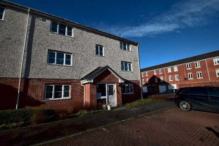 2 Bedroom Flat To Rent In Auchenkist Place, Kilwinning, North Ayrshire, KA13